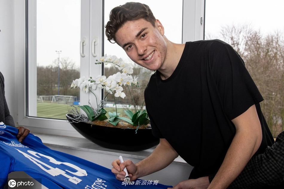 نيوكاسل ونوتنجهامتاريخ من المنافسة والإثارة في الدوري الإنجليزي