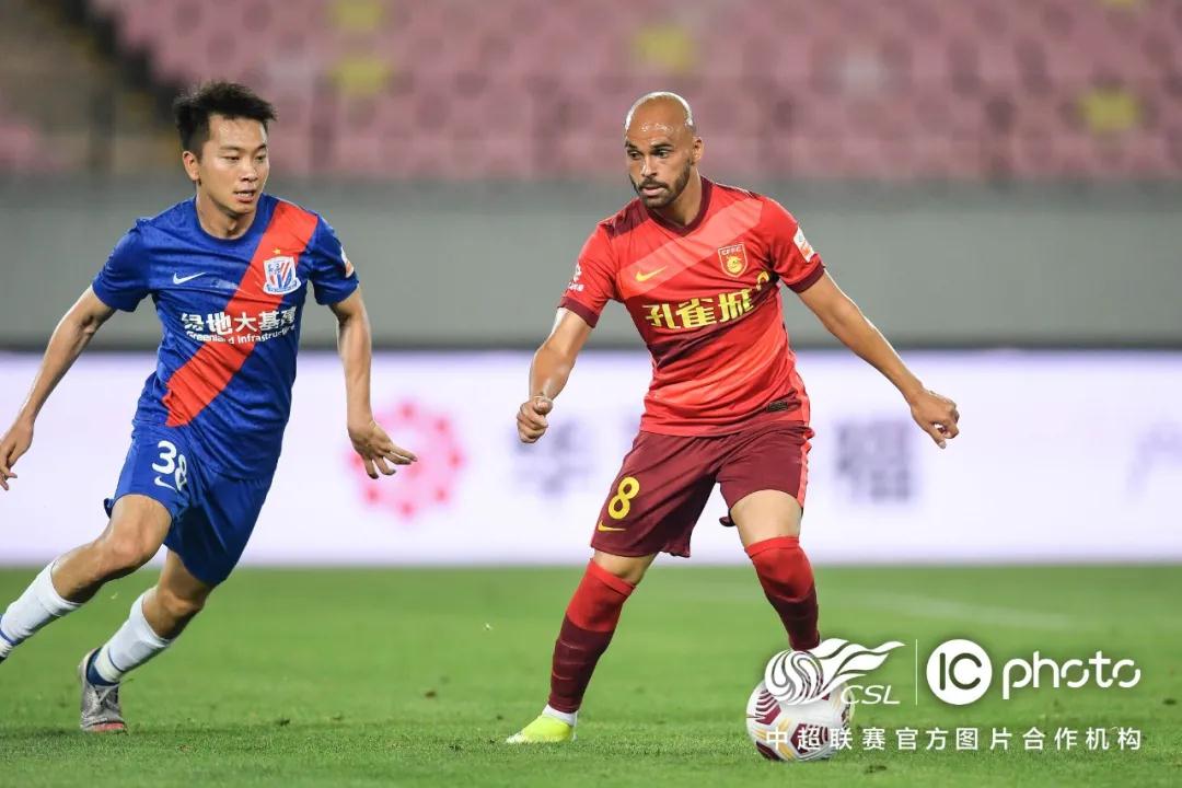 لاعب الأهلي الجديد تونيتعرف على أحدث صفقات النادي الأهلي